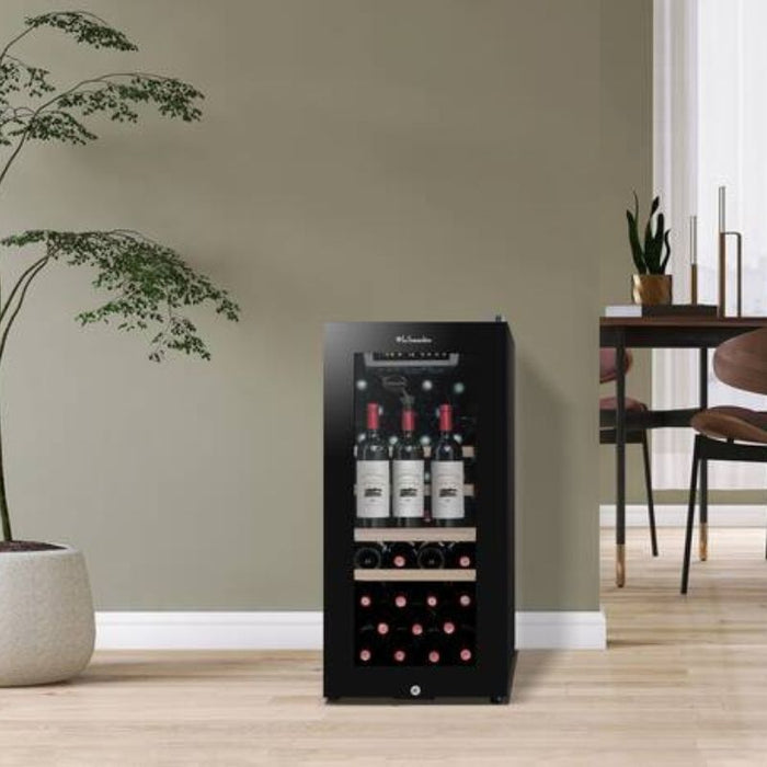 La Sommelière LS38BLACK wijnkoelkast in een eetkamer