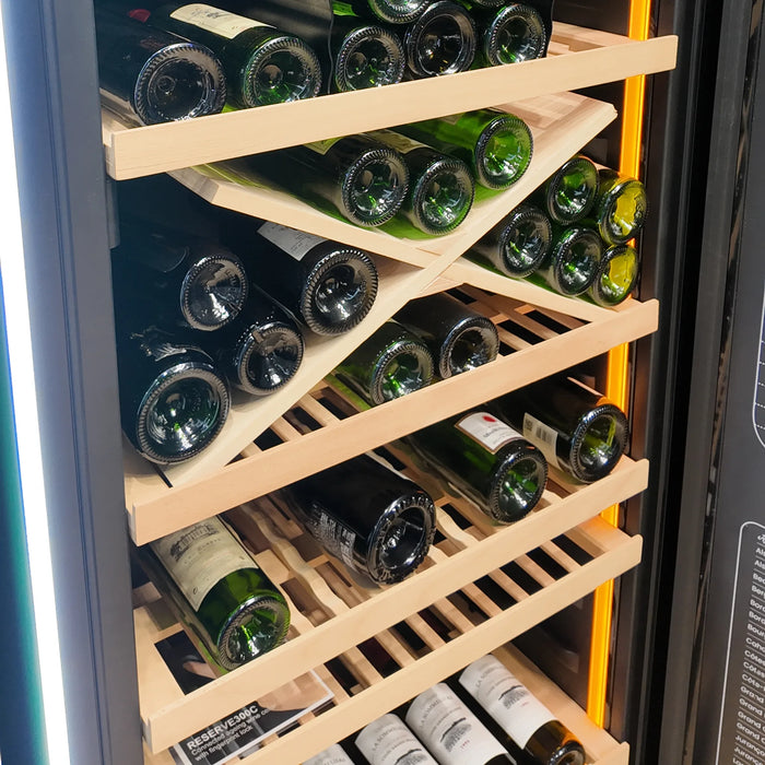 Climadiff RESERVE300C vrijstaande wijnkoelkast, interieur met flessen