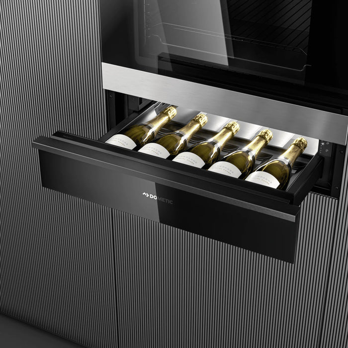 Dometic DrawBar DB5B inbouw wijnlade, open met champagne