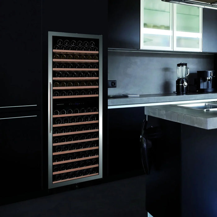 Dunavox Grande-181 vrijstaande wijnkoelkast, in een keuken