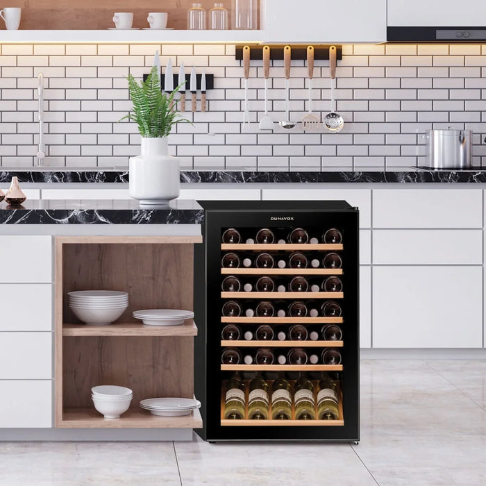 Dunavox Home-48 vrijstaande wijnkoelkast, in een keuken