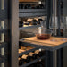 Gaggenau Vario Expressive inbouw wijnkoelkast, detailfoto uitschuifbaar presentatieplateau