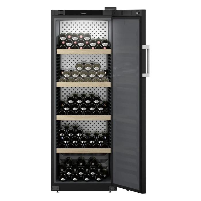 Liebherr GrandCru Selection WSbli 5031 vrijstaande wijnkoelkast, vooraanzicht met open deur en flessen