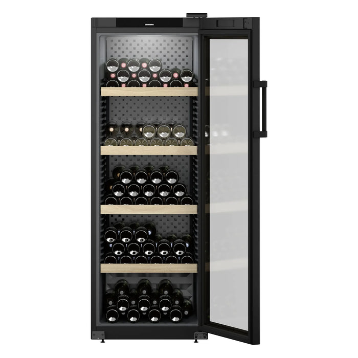 Liebherr GrandCru WPbl 5001 vrijstaande wijnkoelkast, vooraanzicht met open deur en flessen