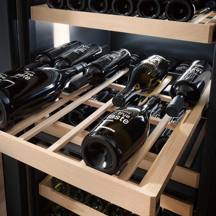 Liebherr Vinidor Selection UWpri 3782 onderbouw wijnkoelkast, detail houten FlexFit-schappen