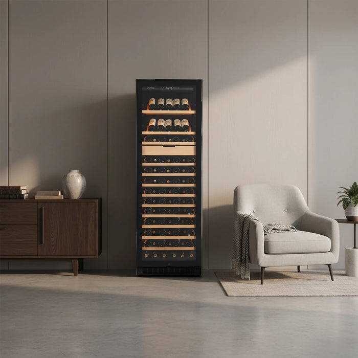 Pevino Noble PN328MB-HHB-Som vrijstaande wijnkoelkast, in een interieur
