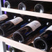 Pevino Noble PN328MB-HHB vrijstaande wijnkoelkast, detail flessen