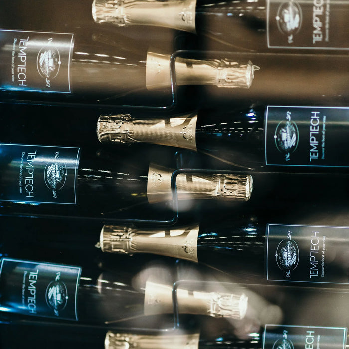 Temptech Copenhagen CPROX60SRB-24 onderbouw wijnkoelkast, champagneflessen op de leggers